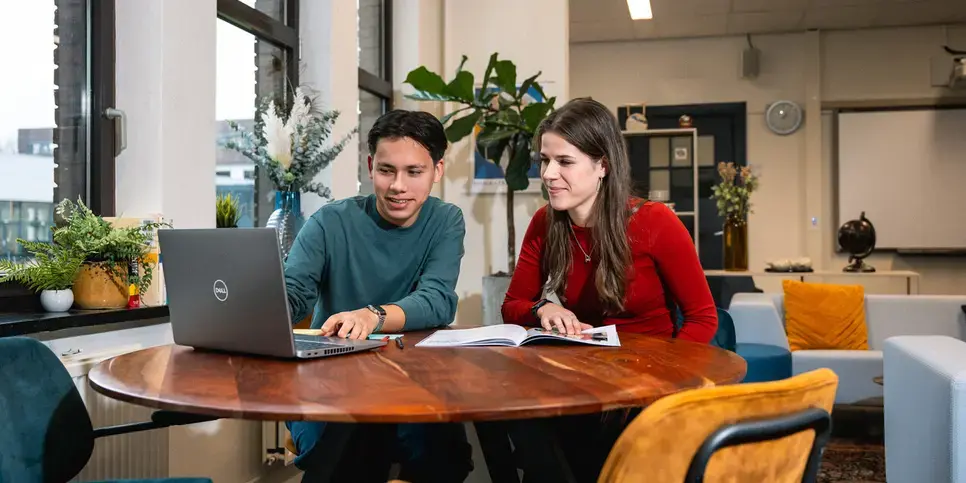 Internationale Communicatie en Talen meid en jongen