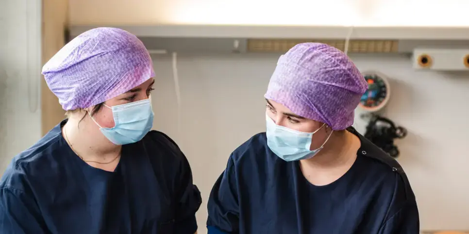 Verpleegkunde - perioperatief 2 studenten aan bed