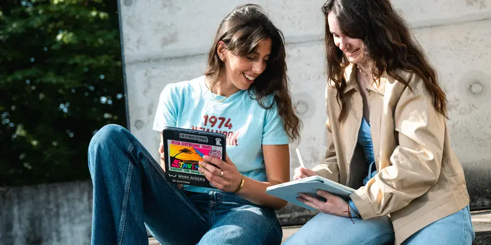  Zuyd Hogeschool studenten buiten maastricht