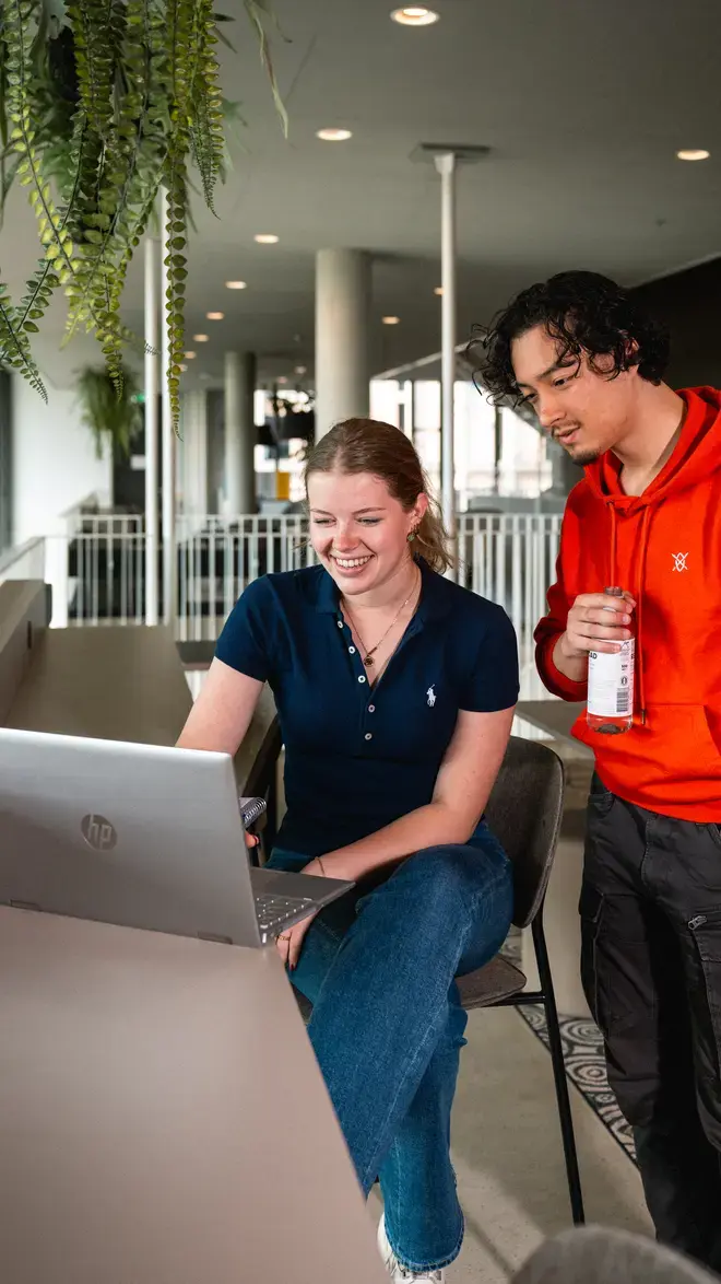 Samenwerken Laptop Balkon Zuyd Hogeschool Sittard