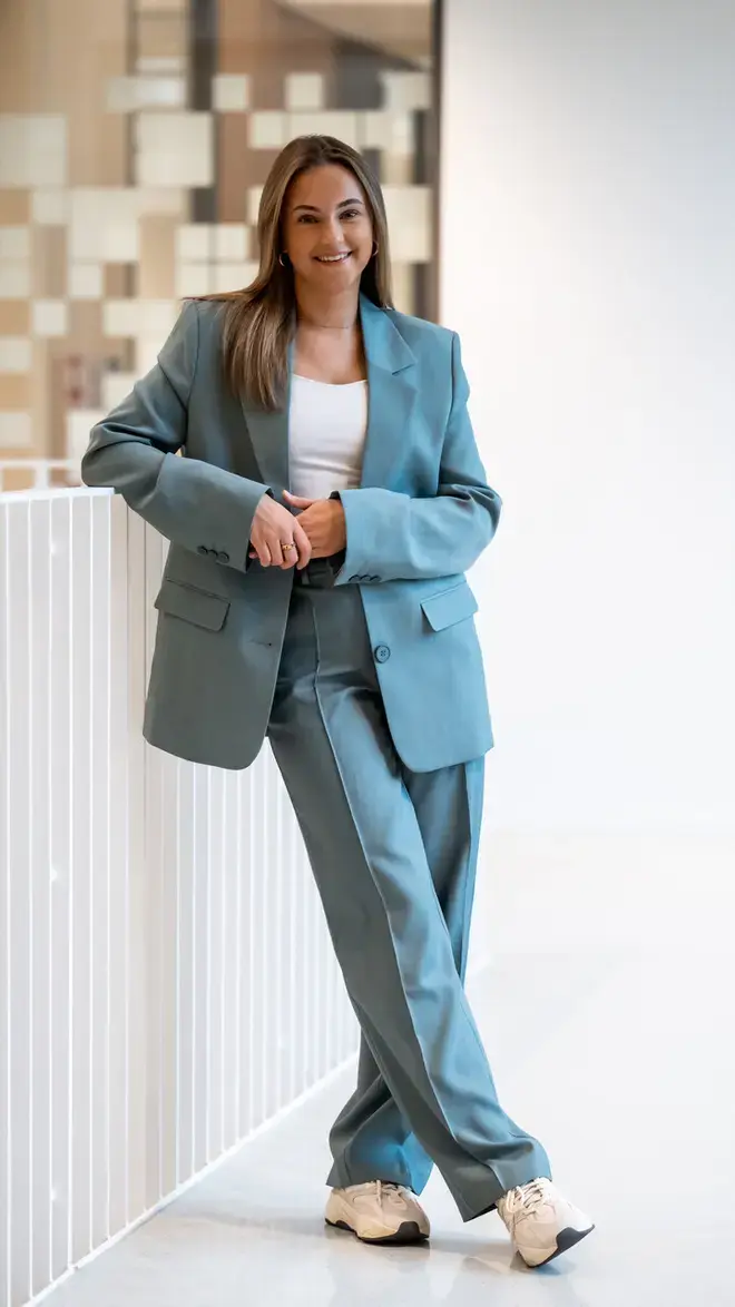 Commerciele Economie - studente in groen pak