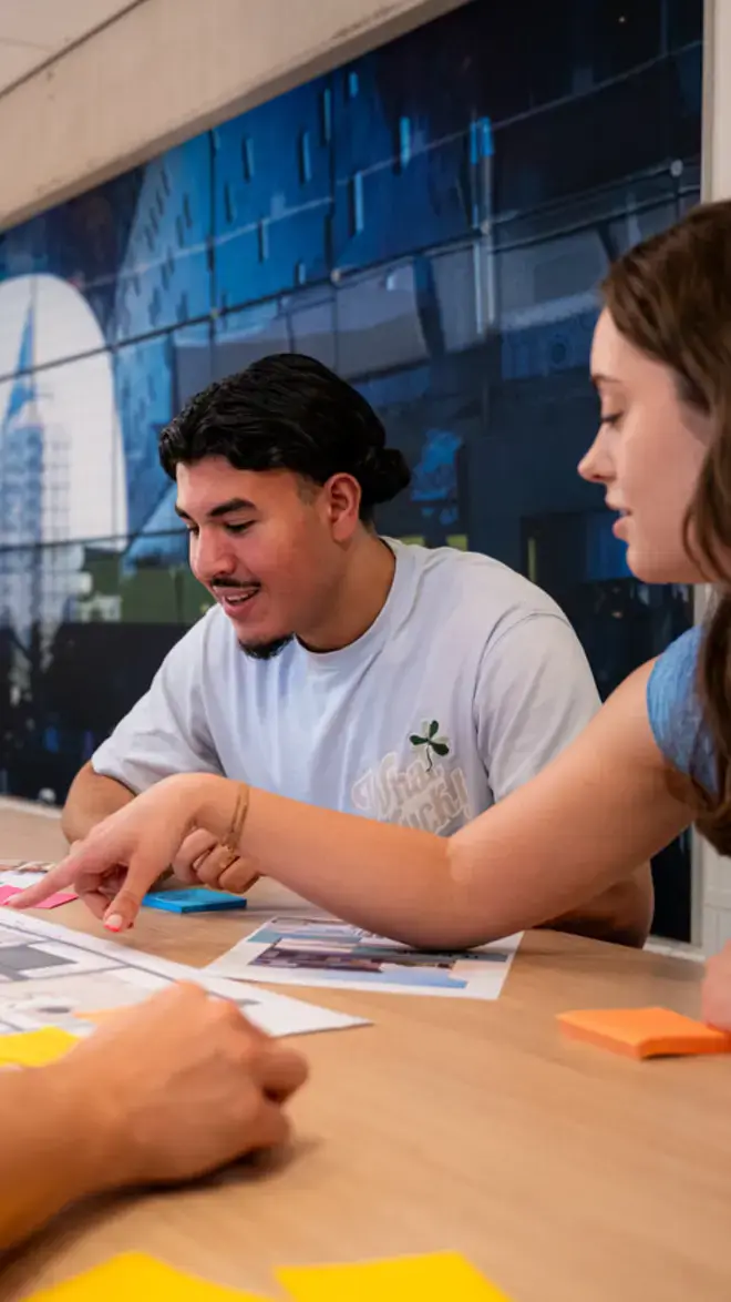 Facility Management - studenten werken samen