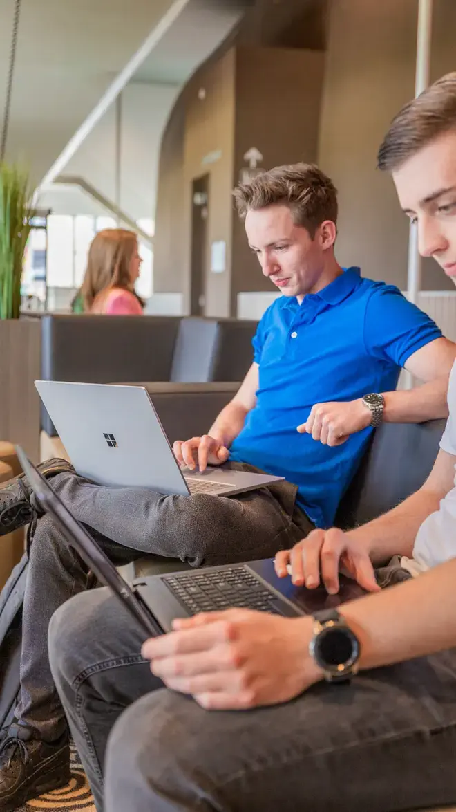 Finance and Control - student met laptop