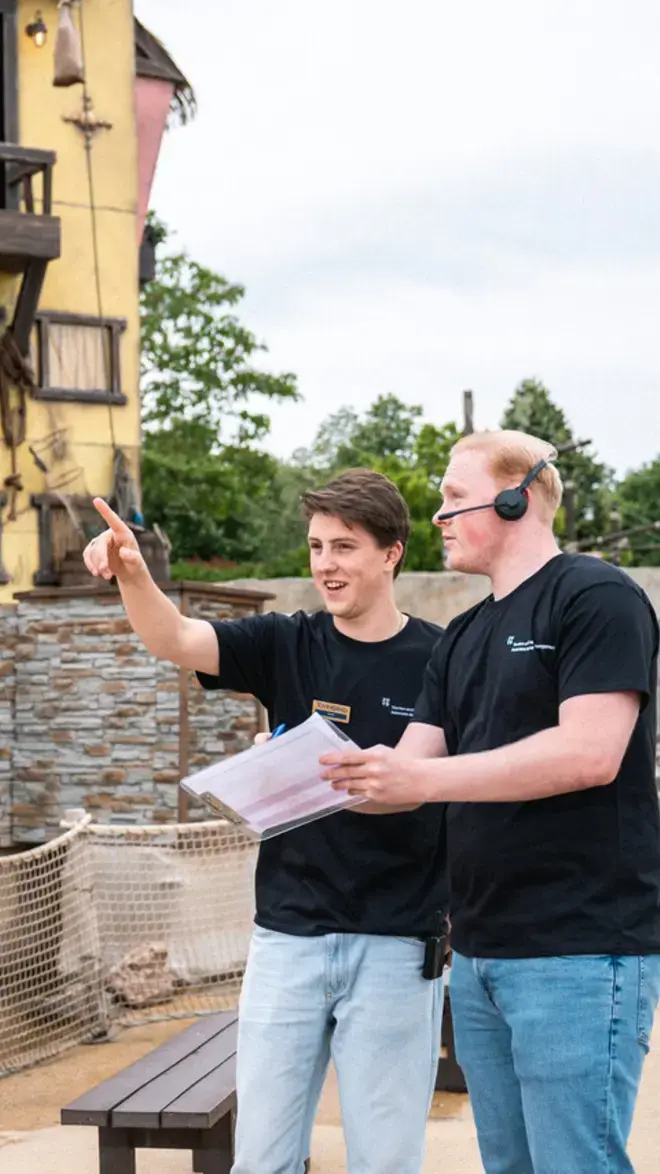 TEM - studenten in pretpark aan het werk