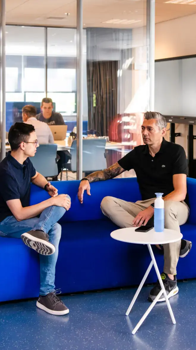 ict-student en docent in zitje