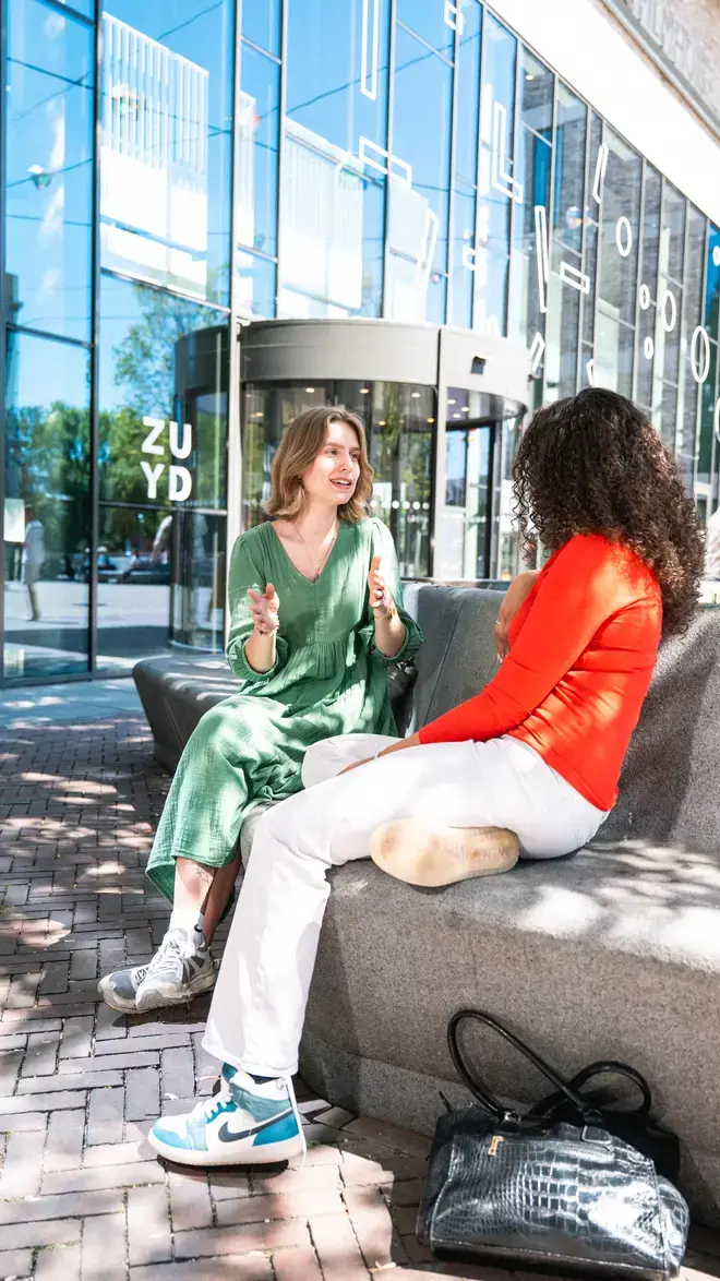  Zuyd Hogeschool studenten socialwork bank studentlife opleidingen