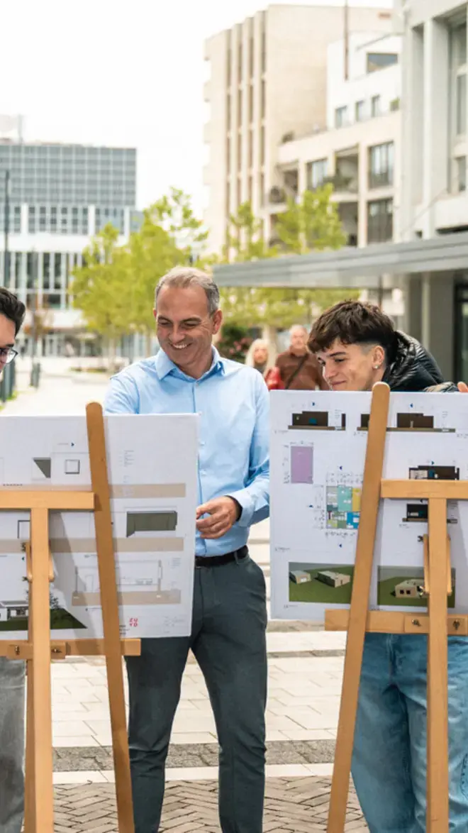 circular cities and communities - docent helpt studenten
