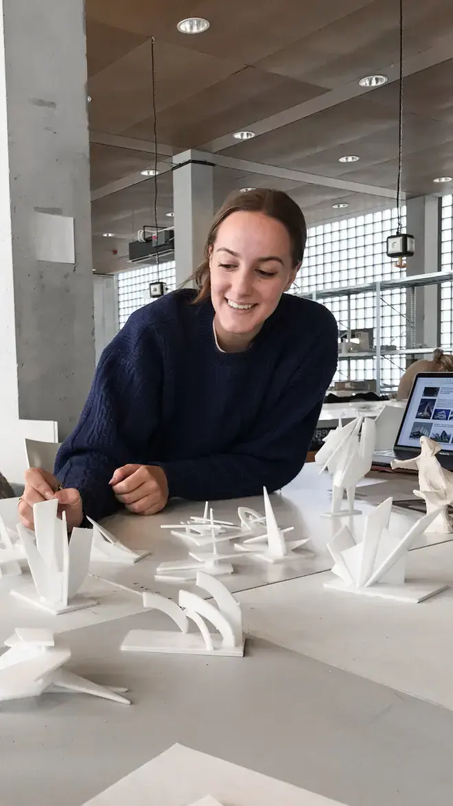 Architectural Crafts - student met werkstuk