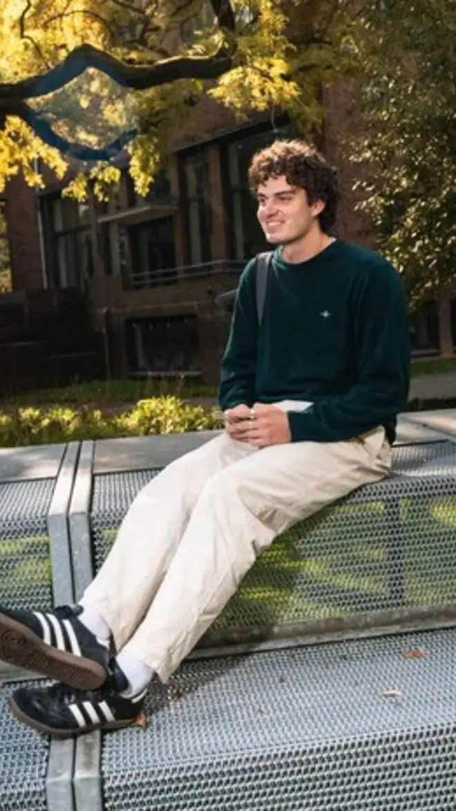 Vertaalacademie - student in park