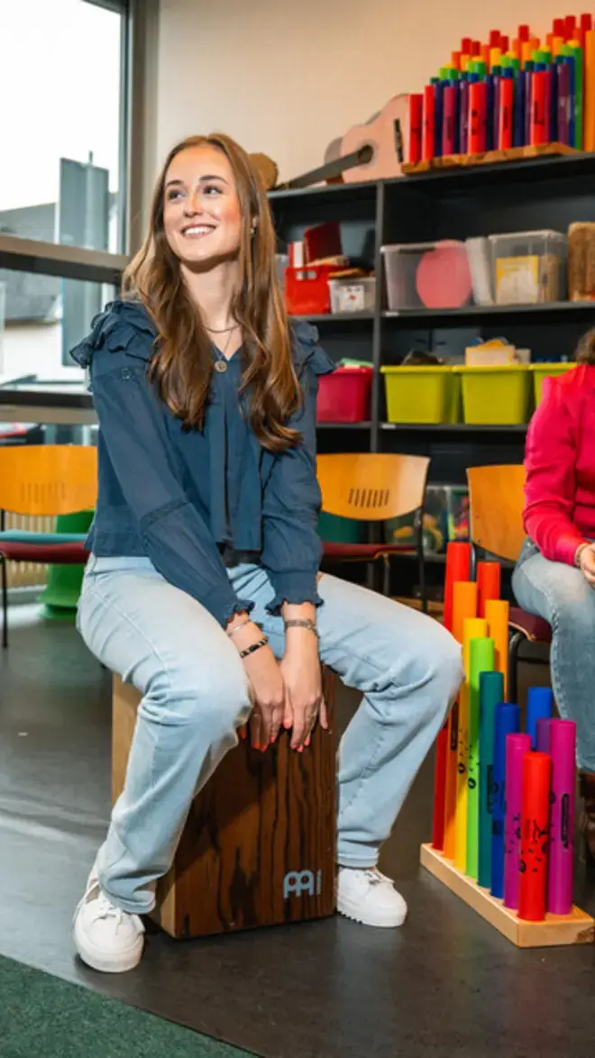 Leraaar Basisonderwijs studente lachend