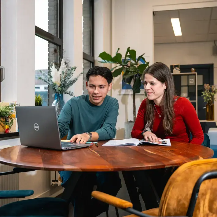 Internationale Communicatie en Talen meid en jongen