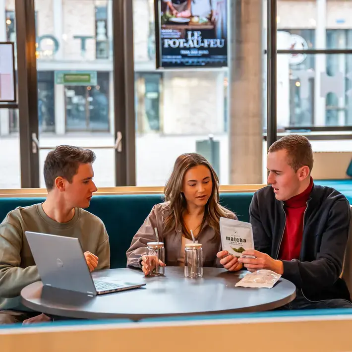 Commerciele Economie - studenten overleggen