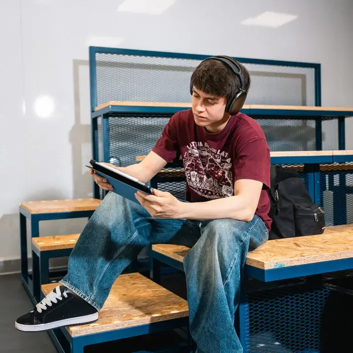 Zuyd Hogeschool student koptelefoon studentlife opleidingen