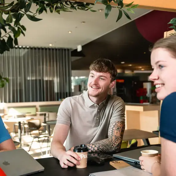 Groepsgesprek Laptop Onderzoek Zuyd Hogeschool Sittard