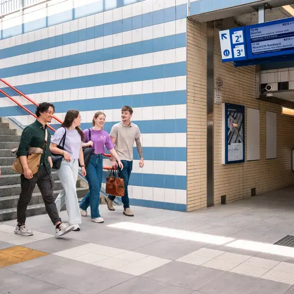 Station Ingang Groepje Zuyd Hogeschool Sittard