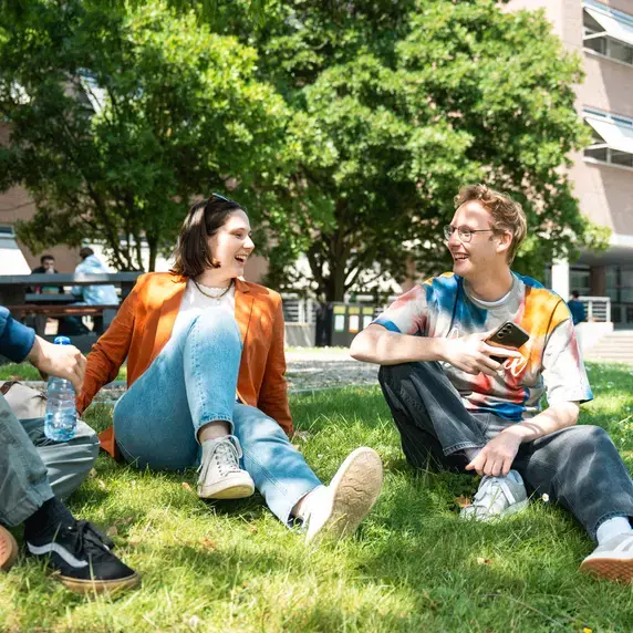 Grasveld Liggend Kletsen Zuyd Hogeschool Heerlen