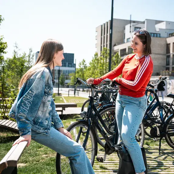 Fietsenrek Lachend Staand Zuyd Hogeschool Heerlen