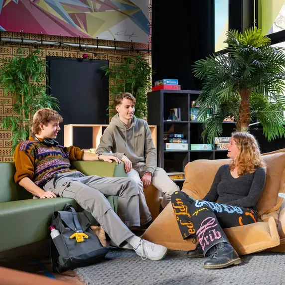 CMD - drie studenten praten