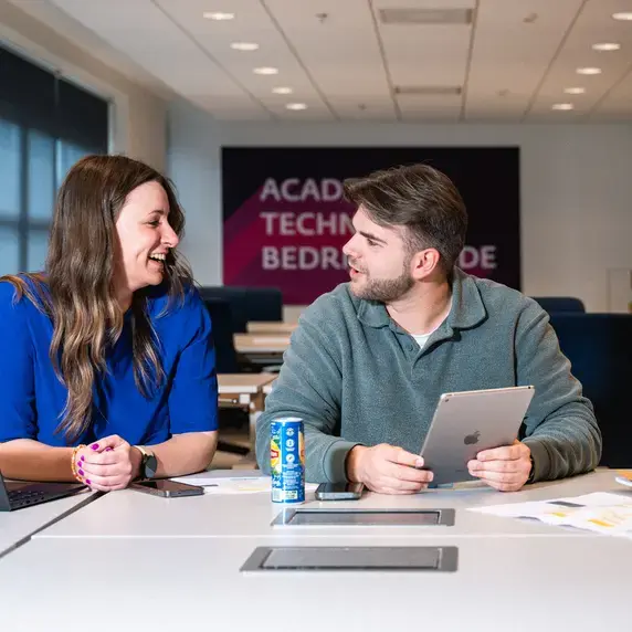 Technische bedrijfskunde jongen en meid