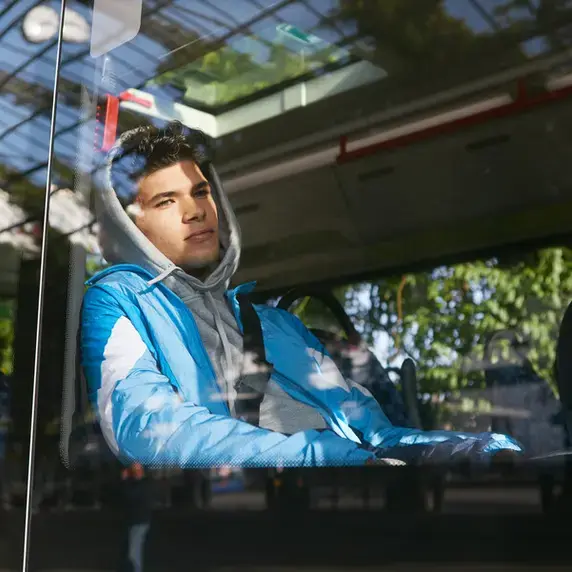 Zuyd Hogeschool student bus ruit studentlife