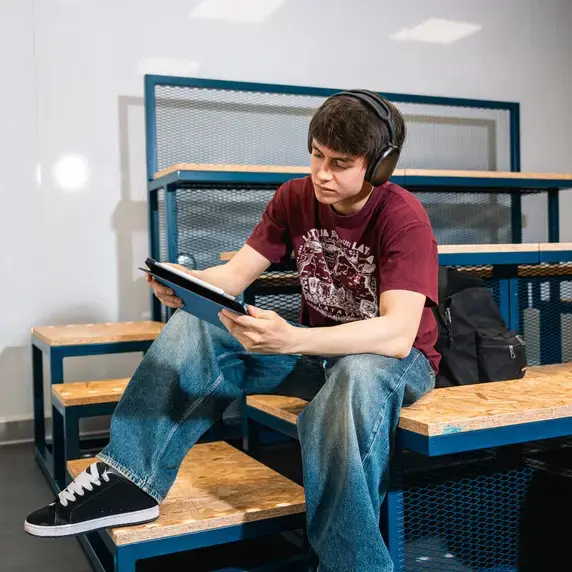 Zuyd Hogeschool student koptelefoon studentlife opleidingen