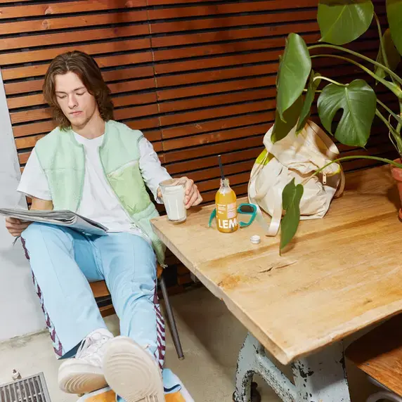  Zuyd Hogeschool student lezen drankje studentlife