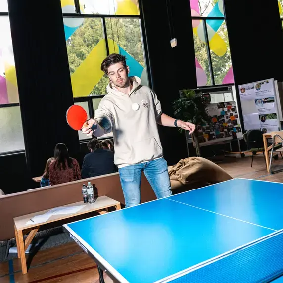 Zuyd Hogeschool student pingpong studentlife opleidingen