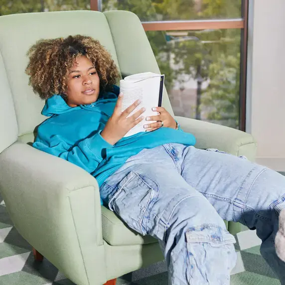  Zuyd Hogeschool student relax boek studentlife