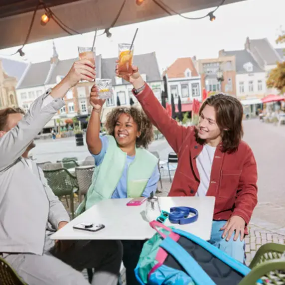  Zuyd Hogeschool studenten terras toost studentlife