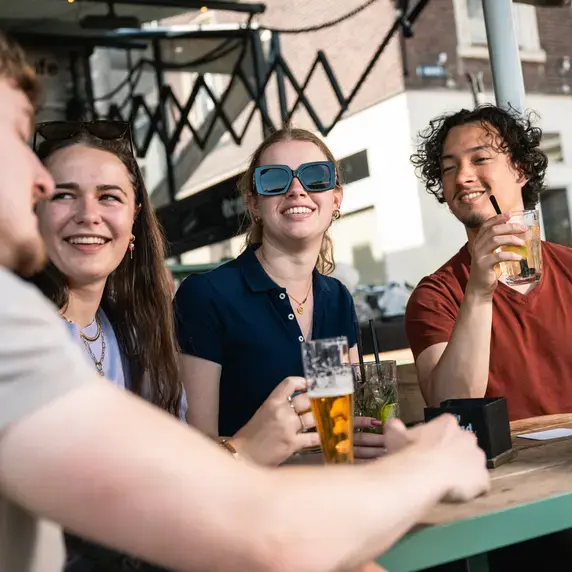 Zuyd Hogeschool studenten terras sittard