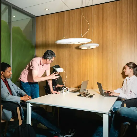 BPAC groep werkt aan tafel