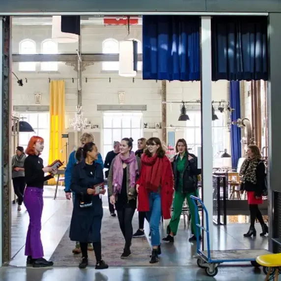 IArts studentes in expo ruimte 400x400.jpg