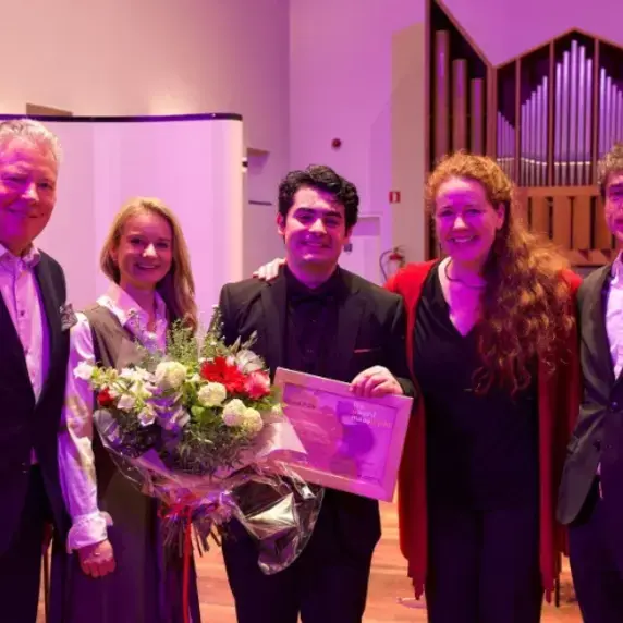 music award 750 (1).jpg