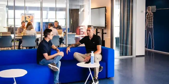 ict-student en docent in zitje