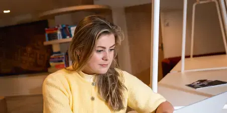 Opleiding Verloskunde Maastricht student