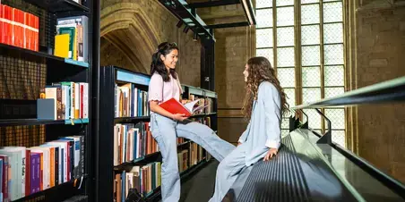 Bibliotheek Boeken Lachend Zuyd Hogeschool Internationaal