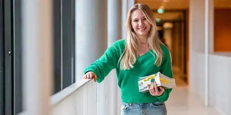 HBO-Rechten - studente met boeken