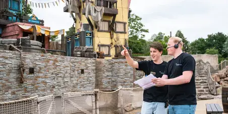 TEM - studenten in pretpark aan het werk