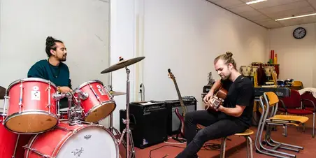 Vaktherapie - muziek studenten drummen