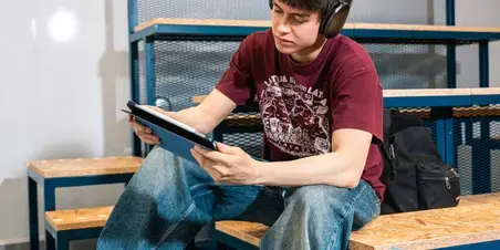 Zuyd Hogeschool student koptelefoon studentlife opleidingen