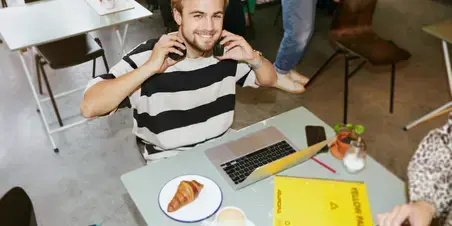  Zuyd Hogeschool student ontbijt koptelefoon studentlife