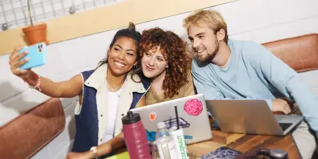  Zuyd Hogeschool studenten selfie samenwerken studentlife