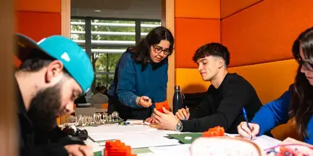 circular cities and communities - studenten in zitje