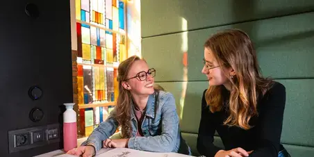 Vertaalacademie studenten aan het werk