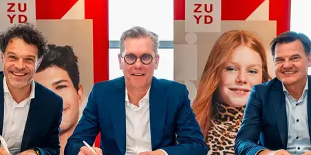 ondertekening gebouw herdenkingsplein vierkant.jpg