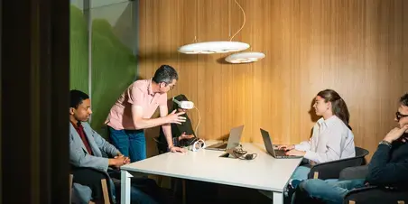 BPAC groep werkt aan tafel