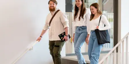 Commercieel Management ad 400x400 studenten in trappenhuis.jpg