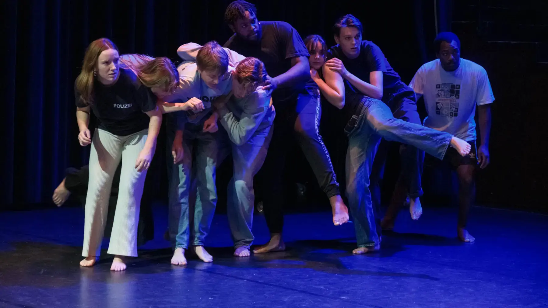toneelacademie groep studenten op podium