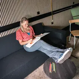 Lezen Bank KleurigeSneakers Zuyd Hogeschool Sittard