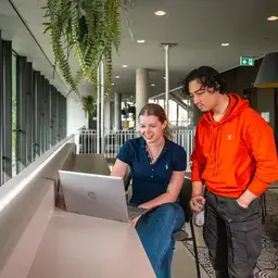 Gesprek Balkon OranjeTrui Zuyd Hogeschool Sittard